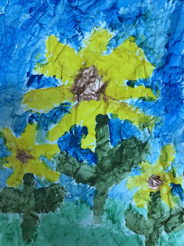 Plakat przedstawia pracę plastyczną wykonaną przez ucznia. Na pracy widzimy żółte kwiaty na niebieskim tle.