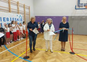 Pani Dyrektor wraz z Paniami Wice otwierają igrzyska szkolne.