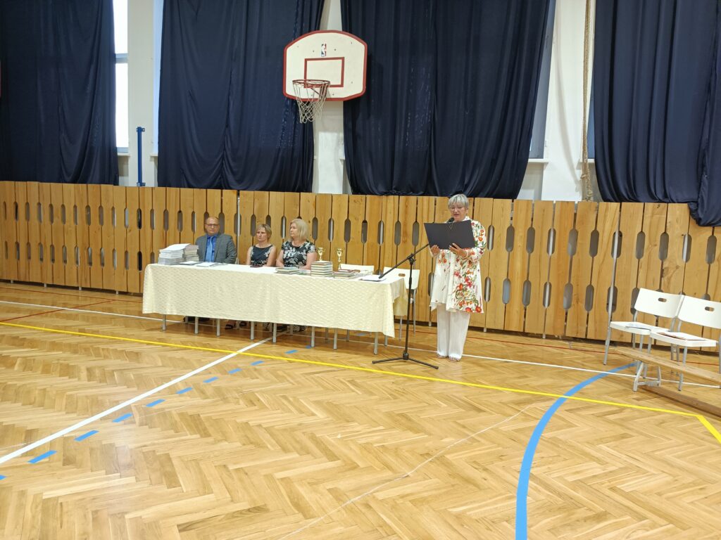 Pani Dyrektor przemawia