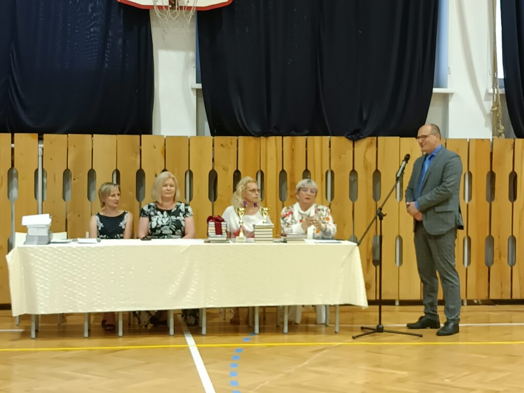zdjęcie Wicedyrektorów i Dyrektora szkoły