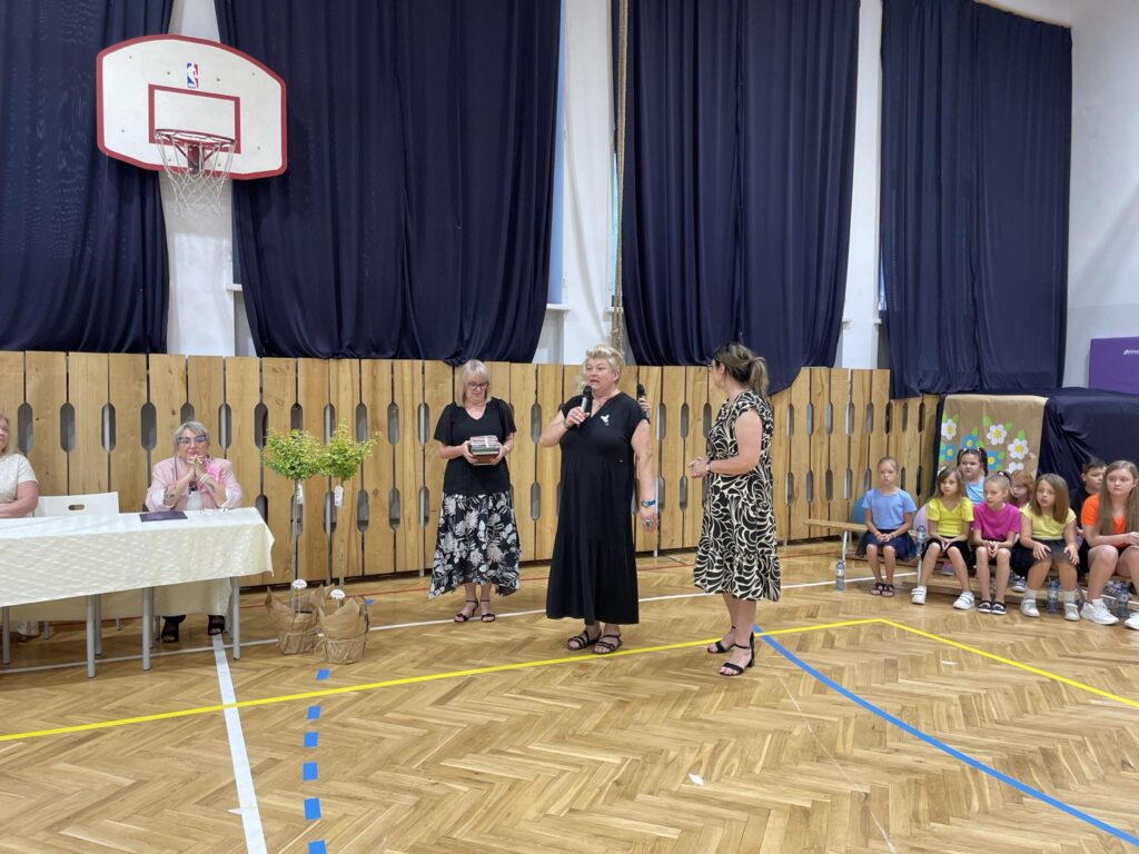 nauczyciele klas młodszych przemawiają