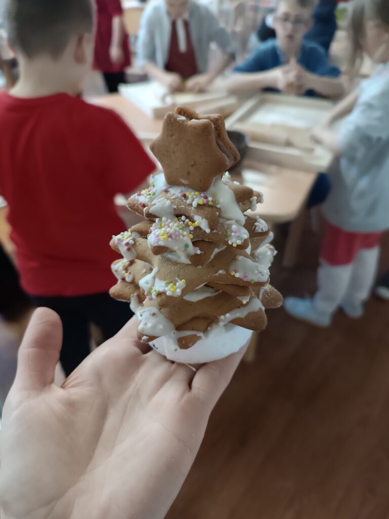 zdjęcie choinki z pierników i lukru