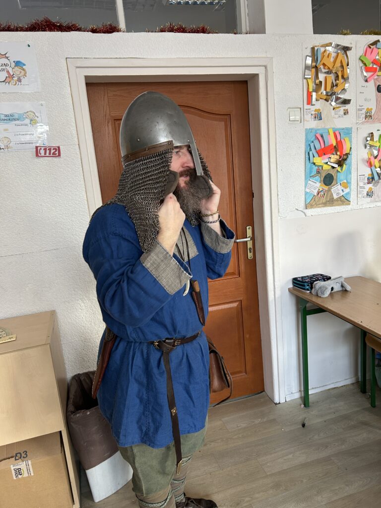 pan przebrany za rycerza