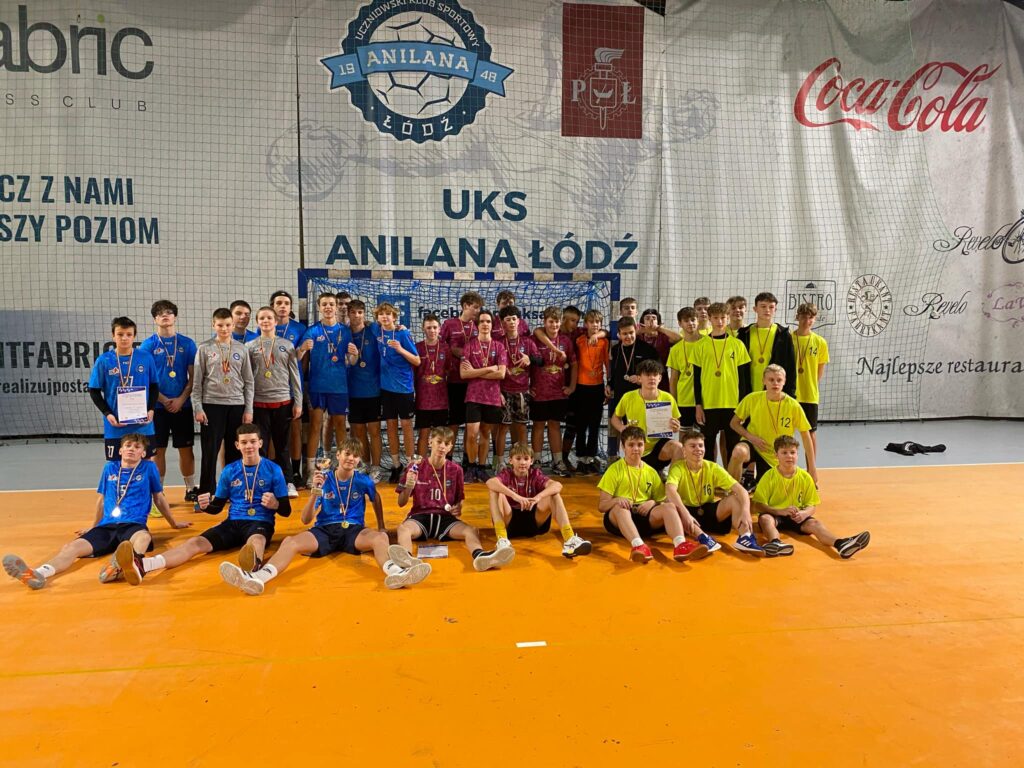 drużyny biorące udział w Finale Mistrzostw Łodzi w piłce ręcznej chłopców
