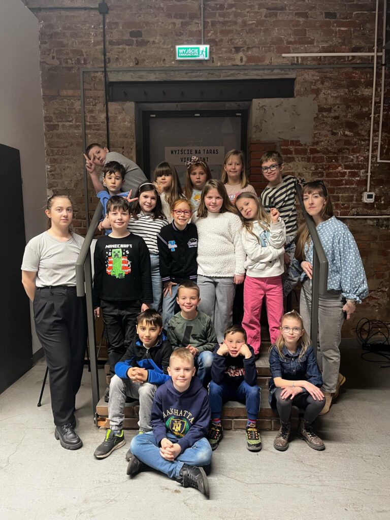 zdjęcie grupowe uczniów