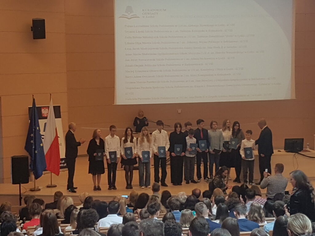 uczniowie z zaświadczeniami