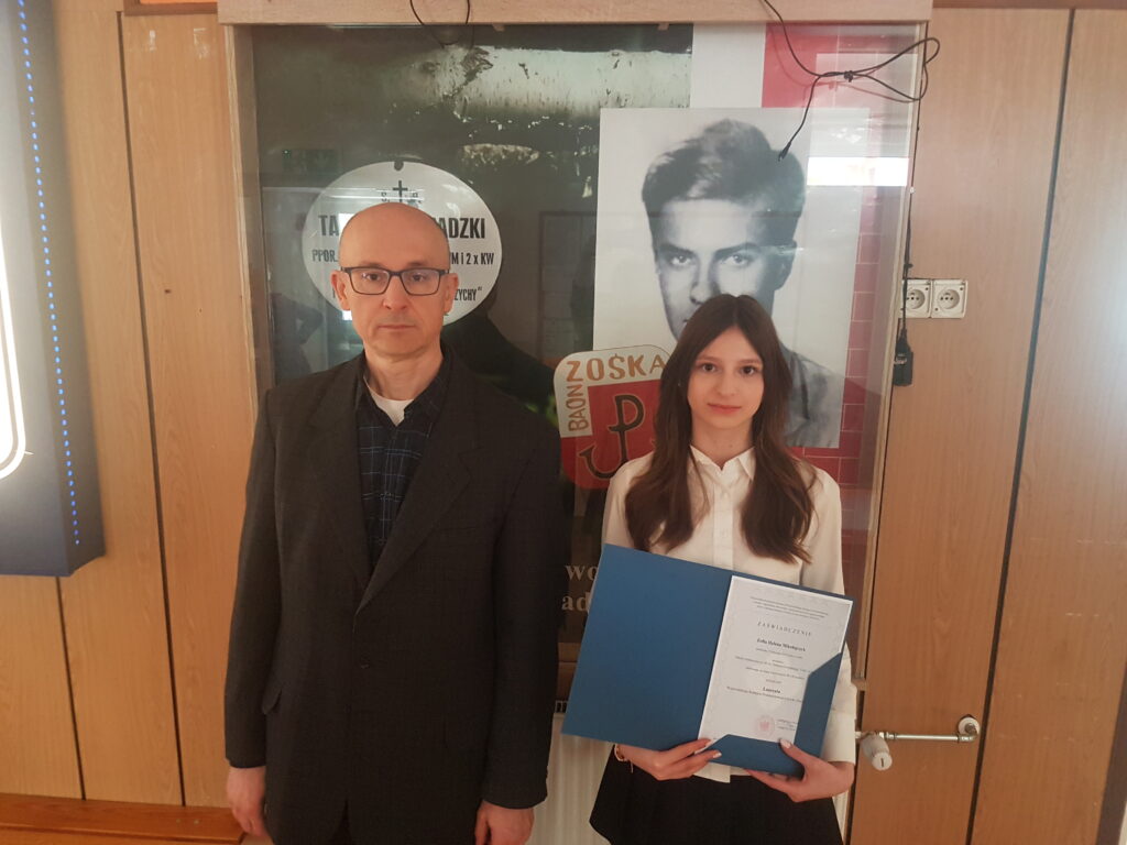Zofia Mikołajczyk ze swoim opiekunem konkursu Witoldem Gadzinowskim