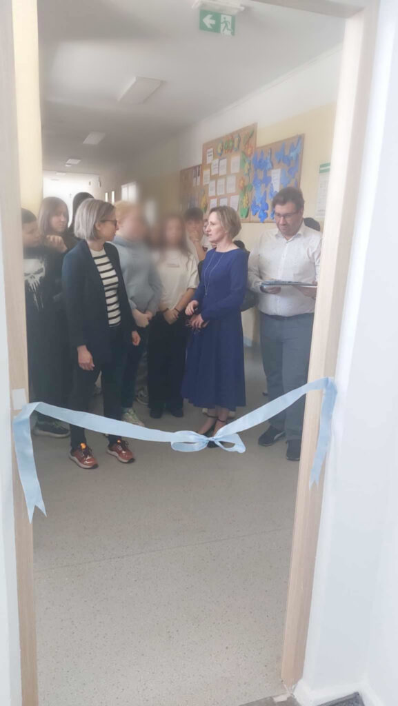 Wicedyrektorzy i pani z Rady Rodziców rozmawiają