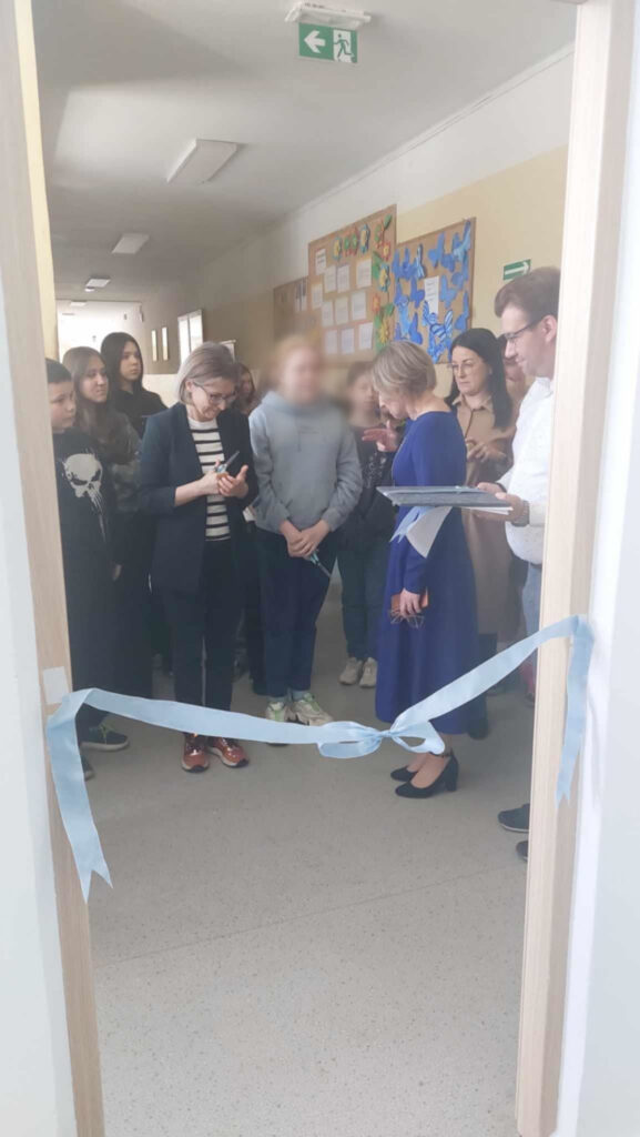 Wicedyrektorzy i pani z Rady Rodziców rozmawiają