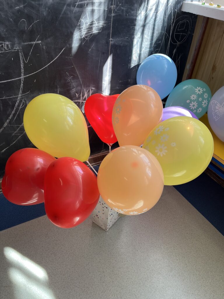 na zdjęciu widzimy balony na sprzedaż