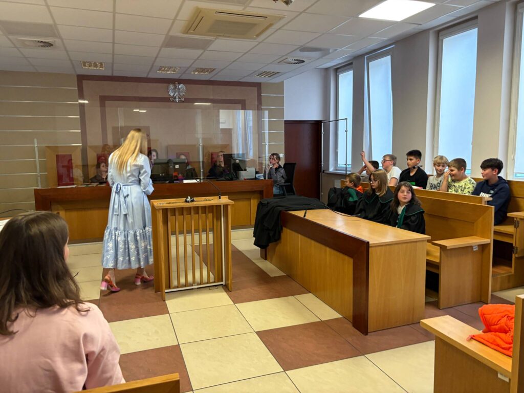 zdjęcie uczniów na sali 