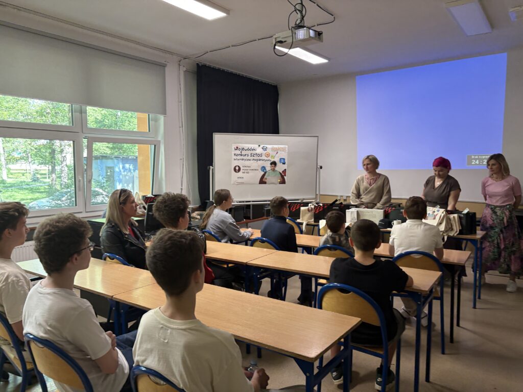 Pani Wicedyrektor wraz z nauczycielami organizującymi wita uczniów na konkursie