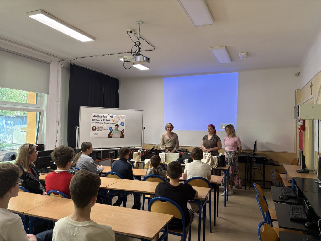 Pani Wicedyrektor wraz z nauczycielami organizującymi wita uczniów na konkursie
