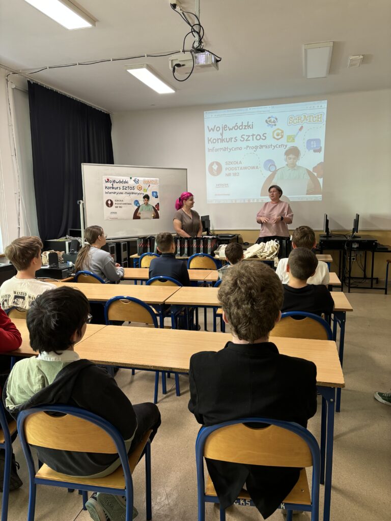 Pani Dyrektor wita uczniów