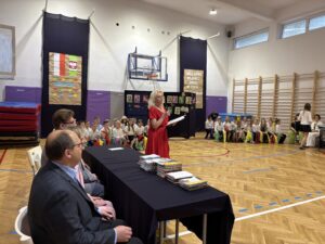 pani Wicedyrektor przemawia
