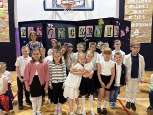 klasa 1 a w składzie z wychowawcą