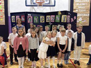 klasa 1 a w składzie z wychowawcą