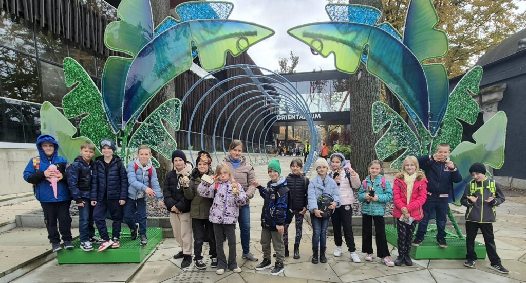 zdjęcie przed łódzkim oceanarium