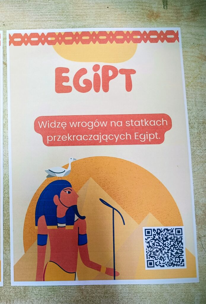 plakat z napisem egipt widzę wrogów na statkach przekraczających egipt