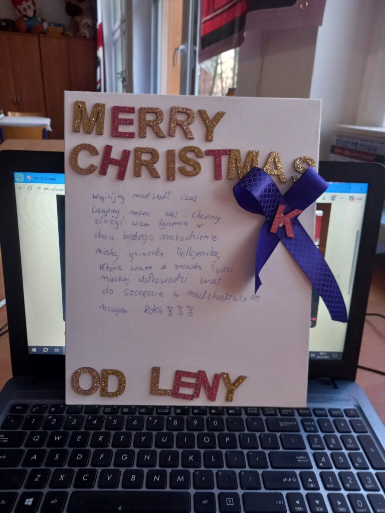 życzenia spisane na białej kartce po angielsku