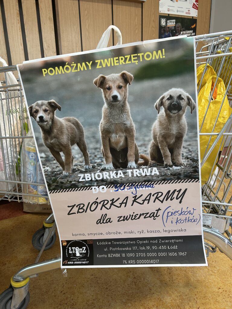 koszyk z plakatem: zbiórka karmy
