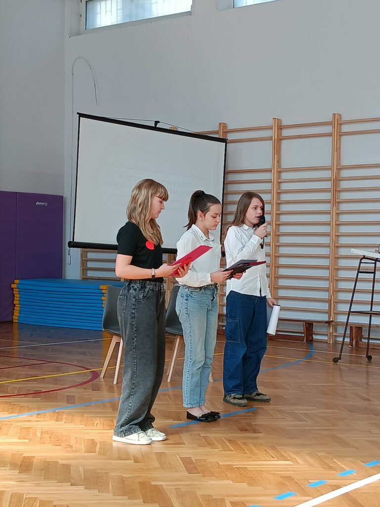 troje uczniów przemawia