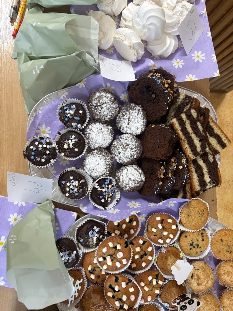 zdjęcie babeczek, ciasta zebra