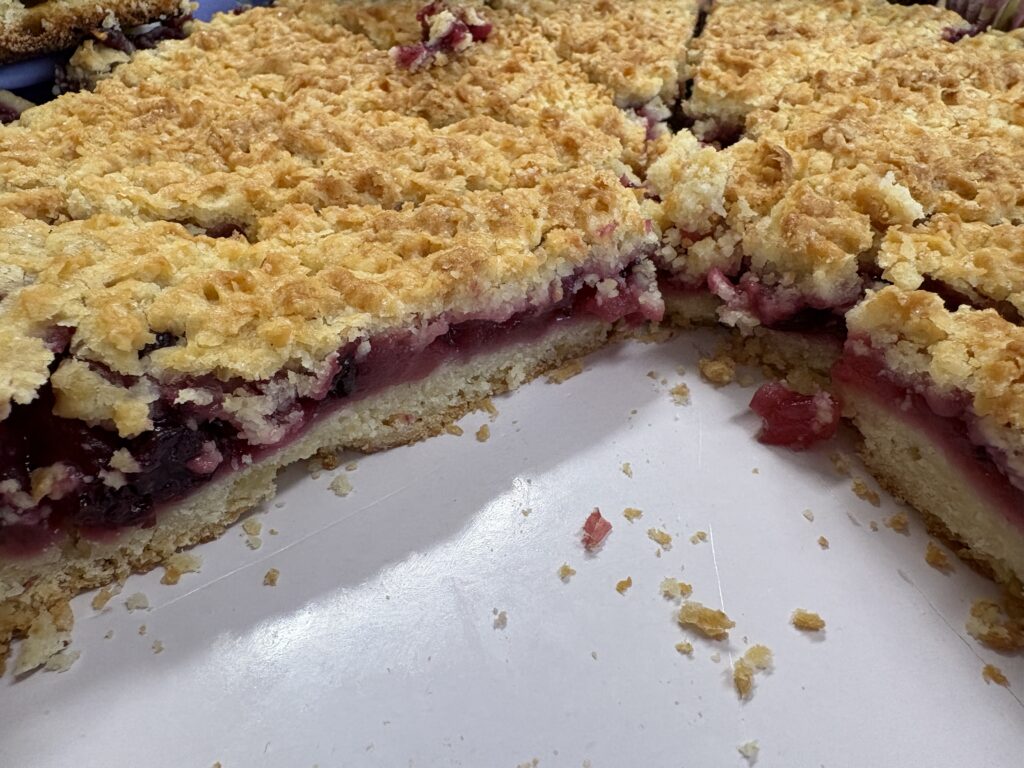 zdjęcie ciasta kruchego z marmoladą