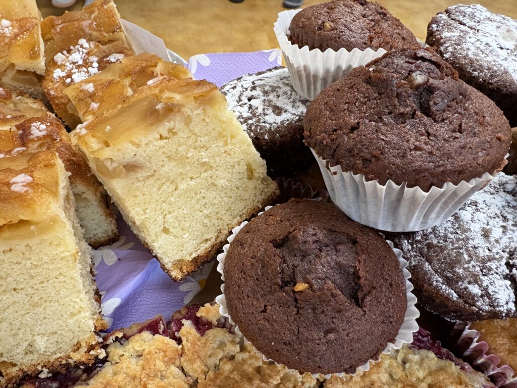 babeczki i ciasto śmietankowe