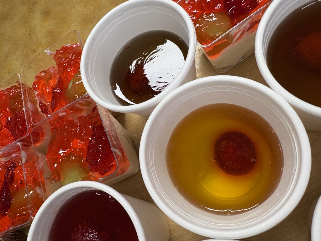 zdjęcie deserów z galaretką