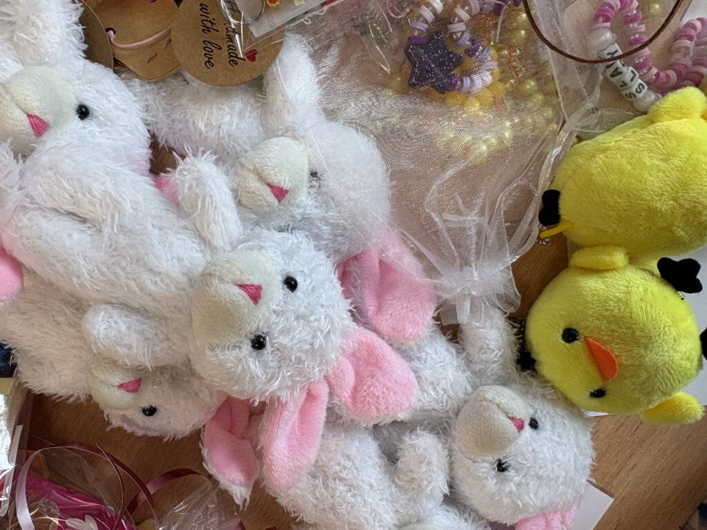 zdjęcie króliczków i kurczaczków breloczki