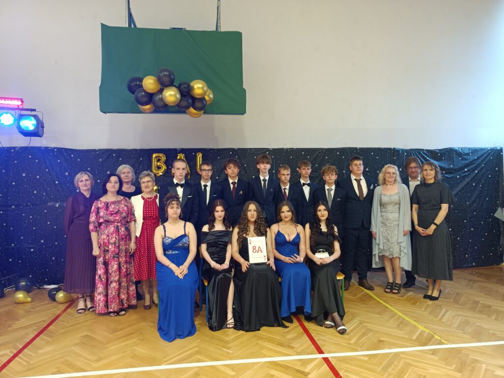 zdjęcie grupowe klasy 8a