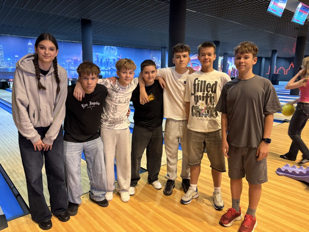 zdjęcie grupowe uczniów