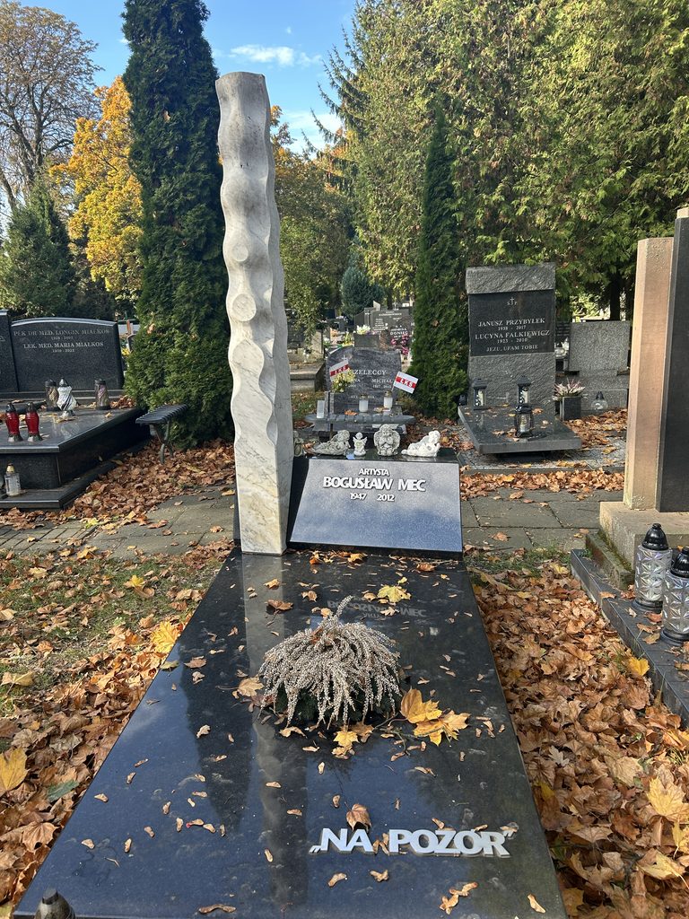 grób Bogusława Meca, artysty piosenkarza łódzkiego
